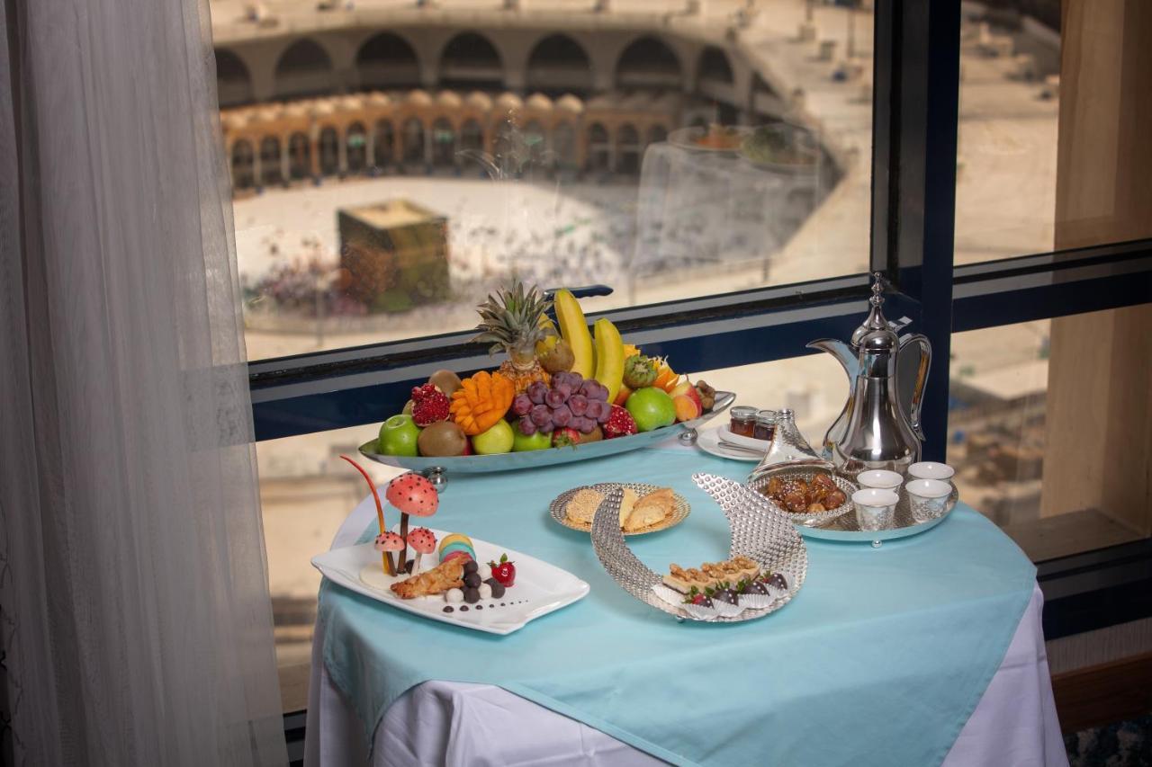 Al Safwah Orchid Hotel La Mecque Extérieur photo A table with a view of the airport