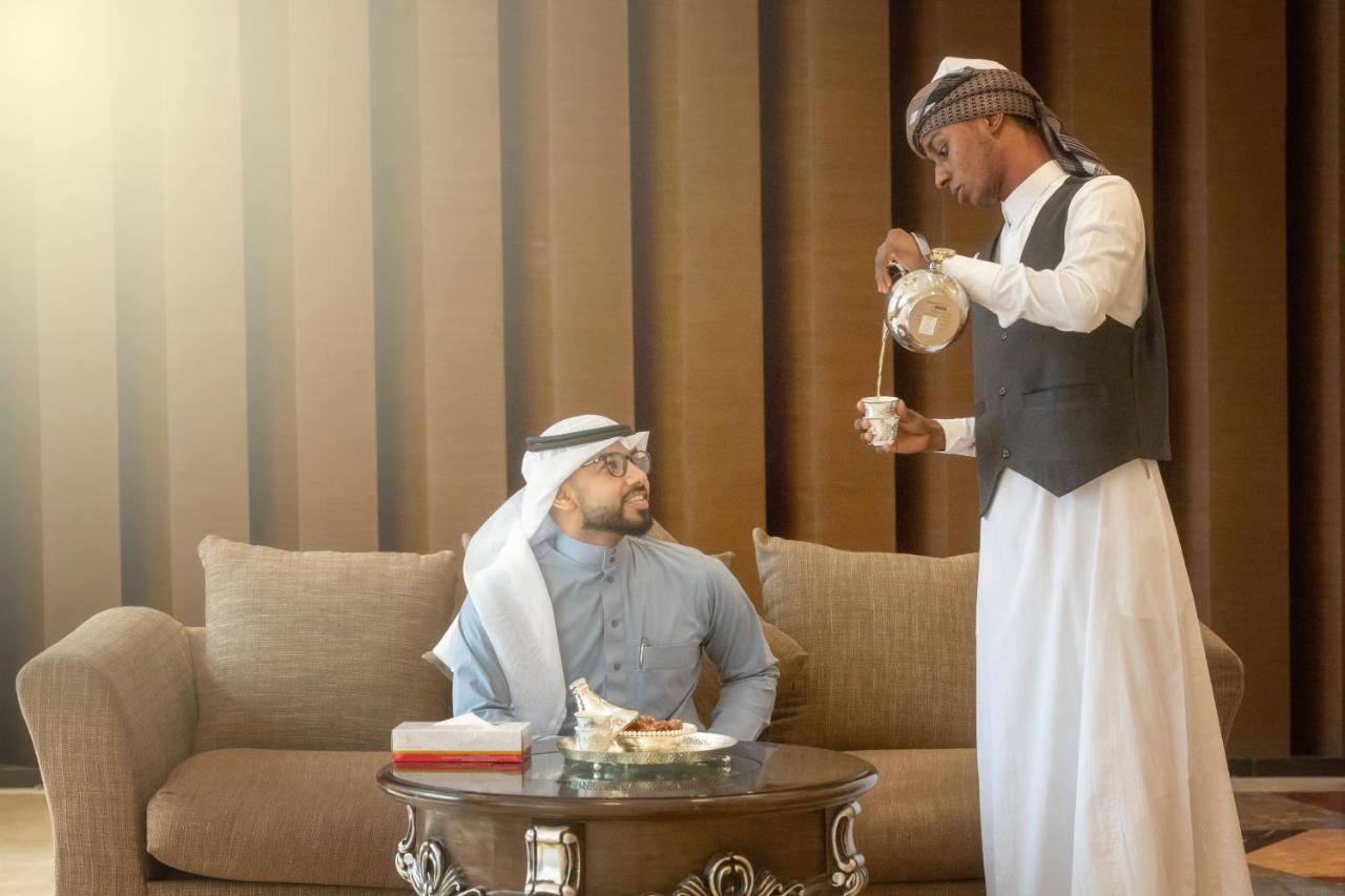Al Safwah Orchid Hotel La Mecque Extérieur photo A coffee boy serving coffee in the United Arab Emirates