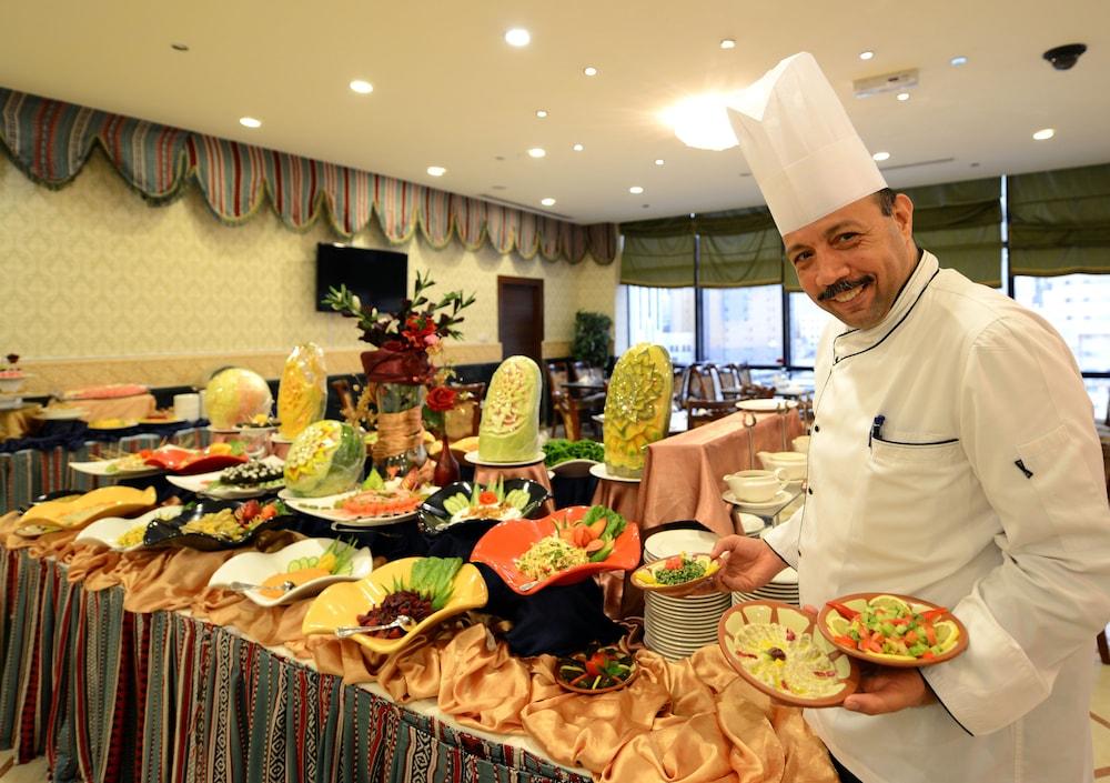 Al Safwah Orchid Hotel La Mecque Extérieur photo A buffet at a hotel
