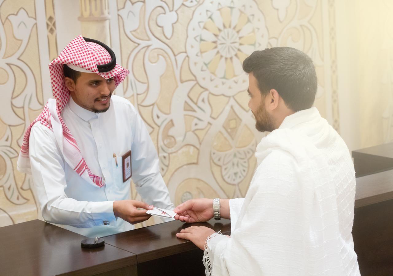 Al Safwah Orchid Hotel La Mecque Extérieur photo A hotel receptionist in Saudi Arabia